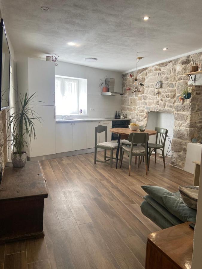 Apartman Oleandar Каштела Екстер'єр фото