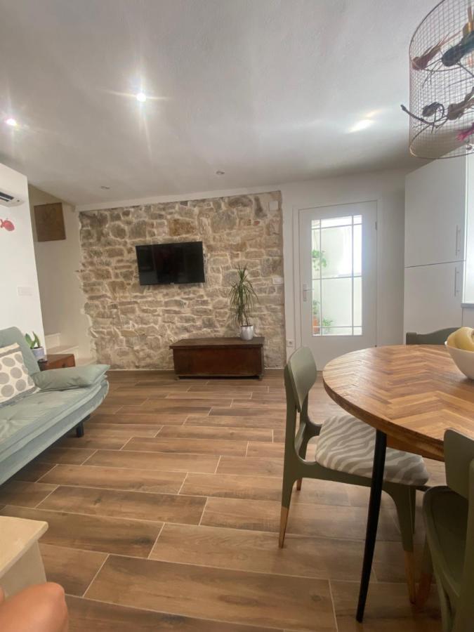 Apartman Oleandar Каштела Екстер'єр фото